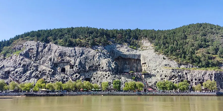 Longmen Grottoes faces the Yi River.